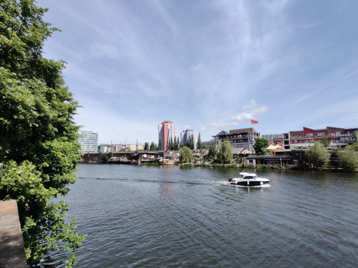 Der Bildausschnitt des Oneplus 7 Pro ist identisch, die Farben allerdings merklich weniger intensiv. (Bild: Tobias Költzsch/Golem.de)